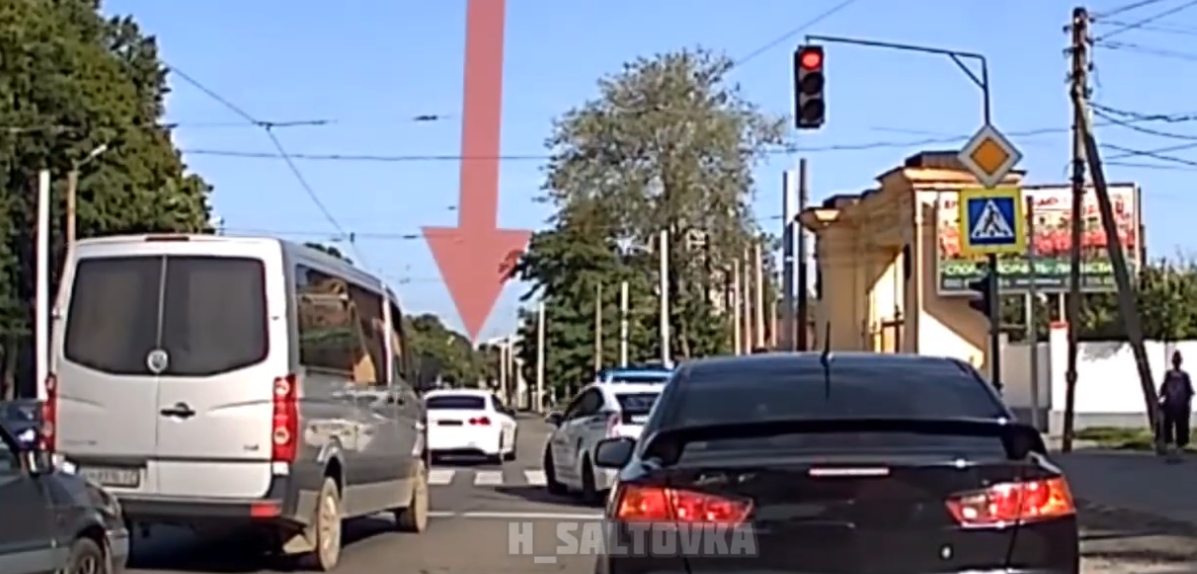 В Харькове водитель нарушитель ПДД на глазах Патрульной полиции